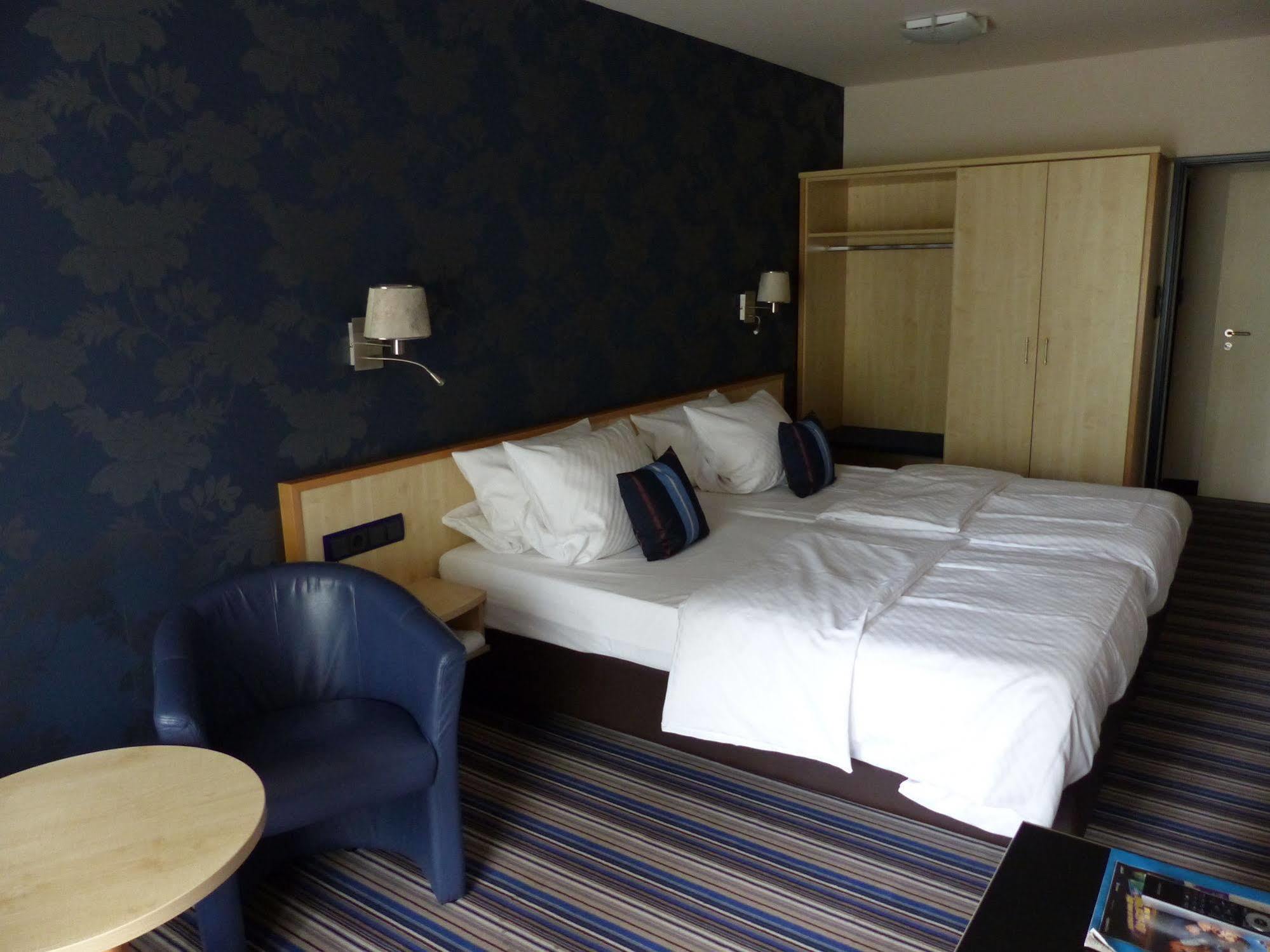 Der Heidehof Conference & Spa Resort ガイマースハイム エクステリア 写真