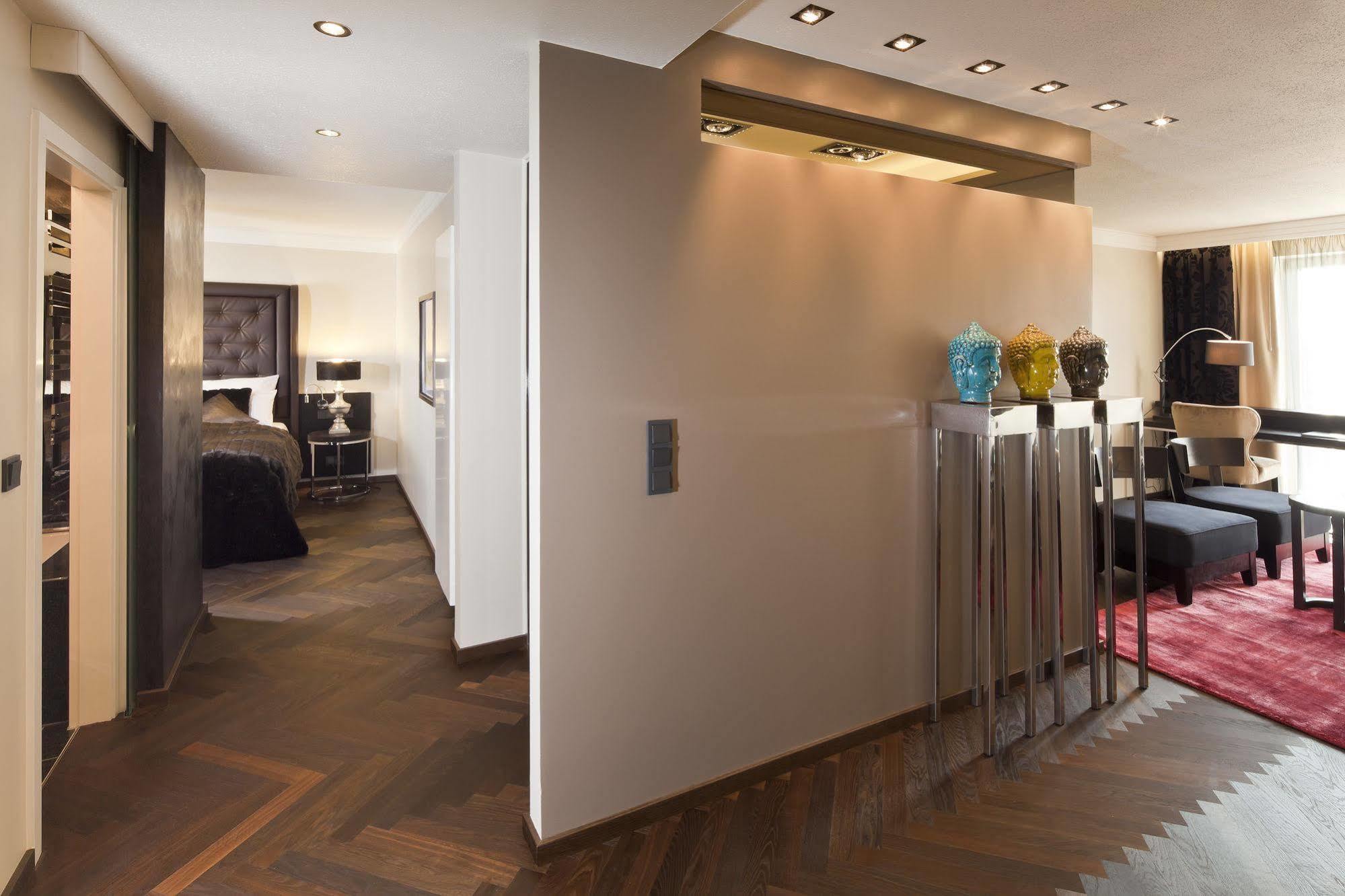 Der Heidehof Conference & Spa Resort ガイマースハイム エクステリア 写真