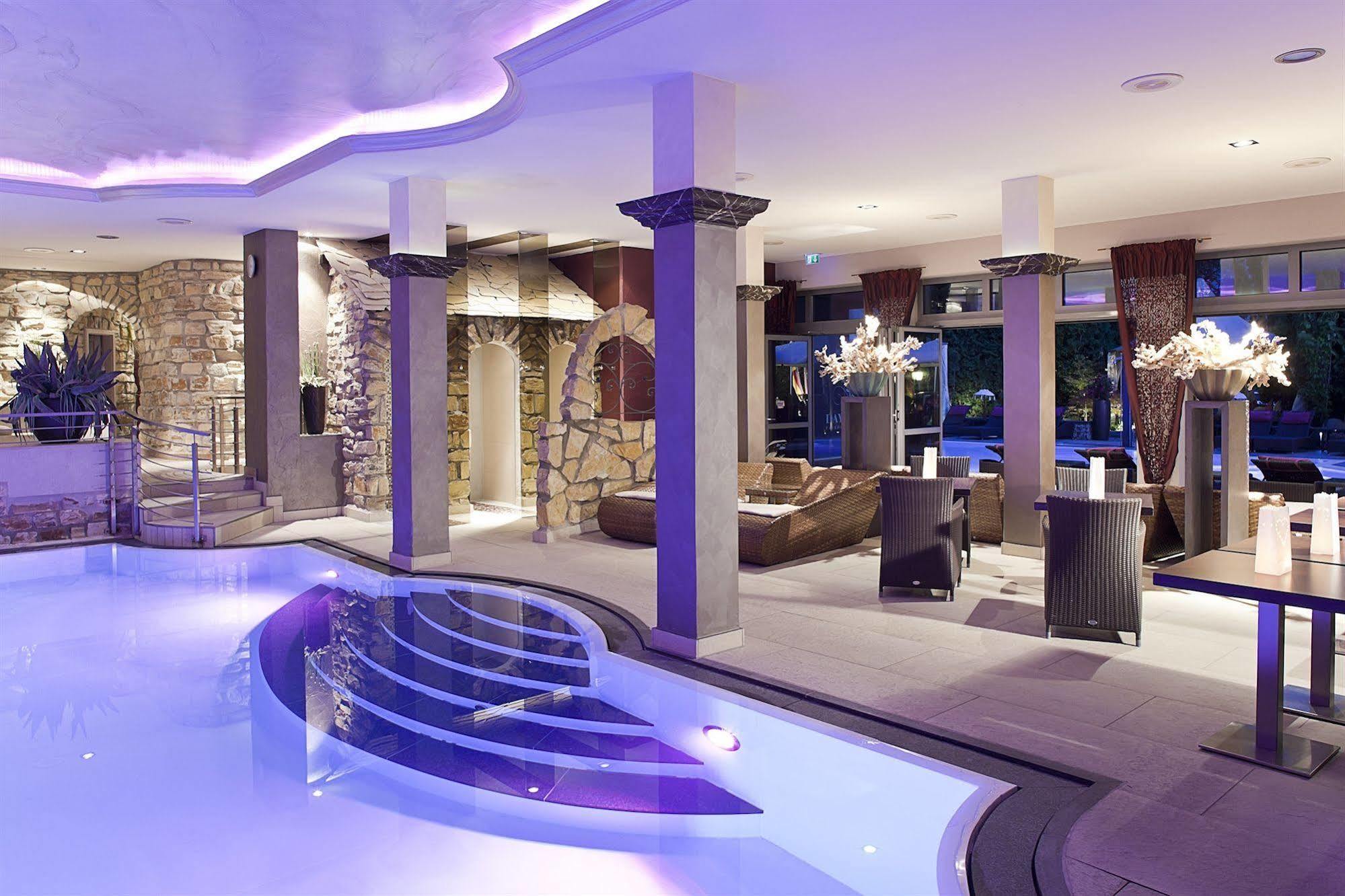 Der Heidehof Conference & Spa Resort ガイマースハイム エクステリア 写真