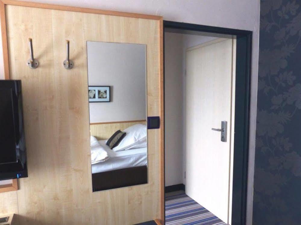 Der Heidehof Conference & Spa Resort ガイマースハイム エクステリア 写真
