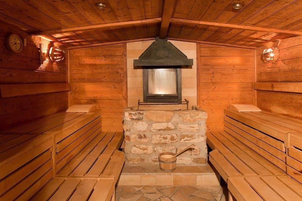 Der Heidehof Conference & Spa Resort ガイマースハイム エクステリア 写真